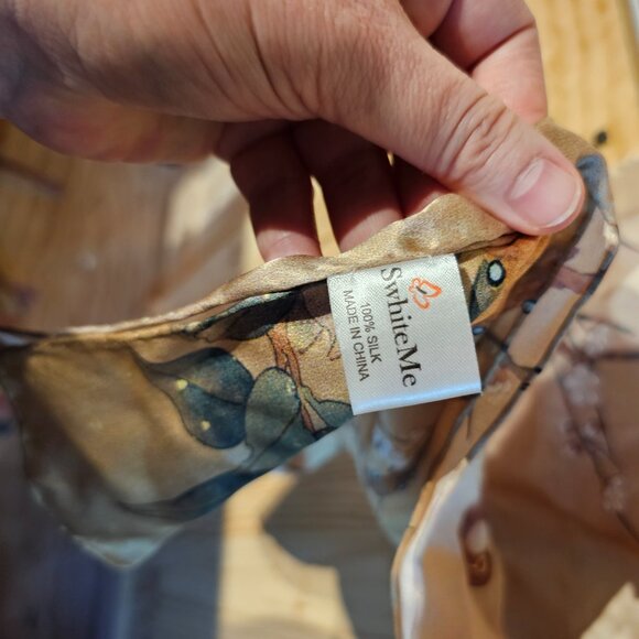 hand-painted silk scarf with birds - Picture 3 of 3